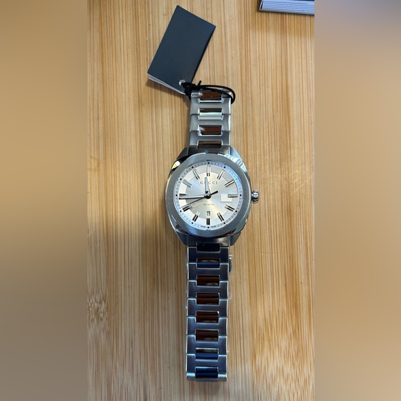 Gucci Watch With 37mm Silver Face & Silver Bracelet - Picture 6 of 10